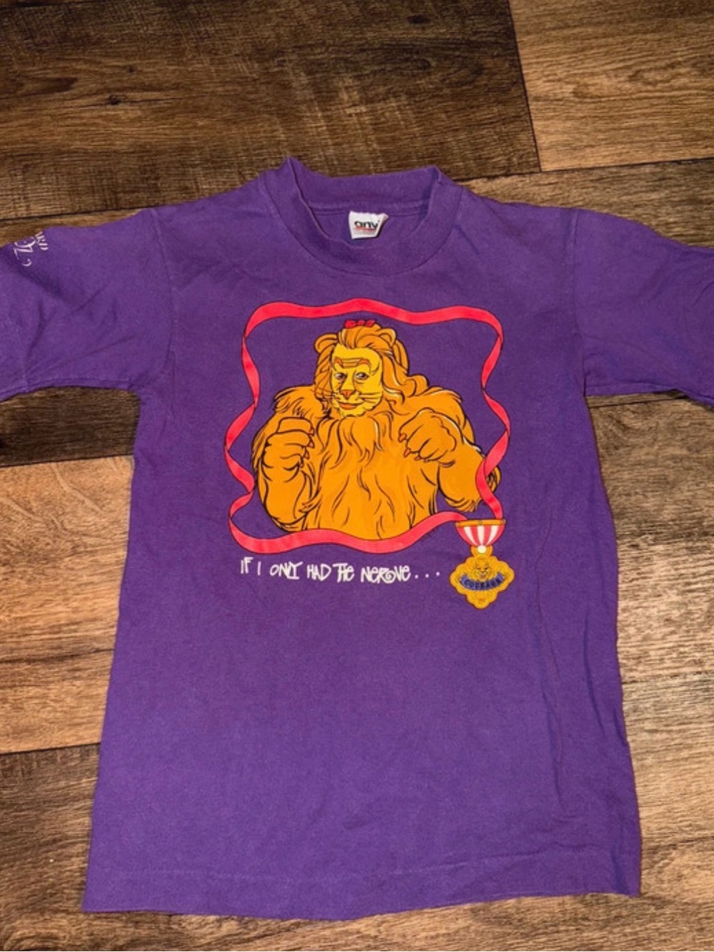 VTG Wizard of Oz cowardly lion shirt